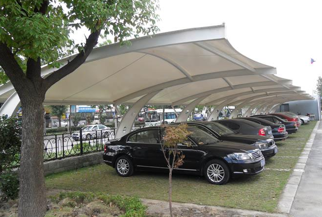 膜結(jié)構(gòu)車棚有哪些特點？